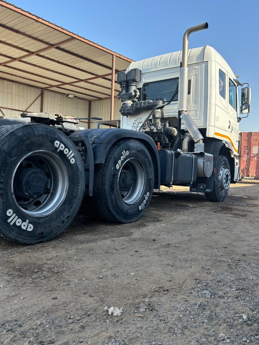 Truck transporting a wellhead platform module